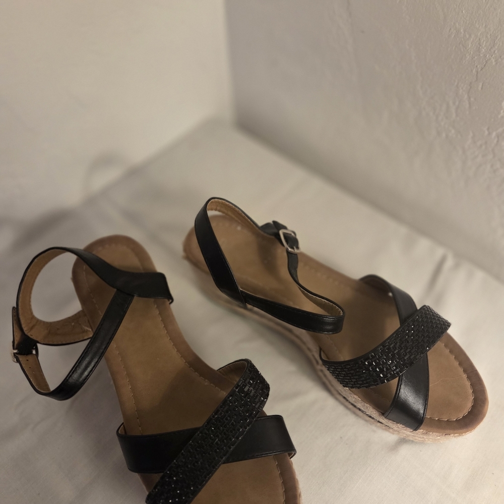Bella Marie Woman T-STRAP sandals bkack Wedge Heel Buckle Size 10